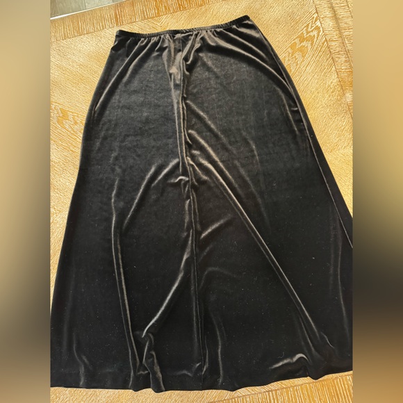 R & K Black Velvet Maxi Skirt Small Waist 34” Length 33” Polyester - Picture 4 of 5